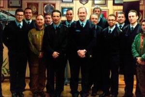 foto di gruppo il Col. Guercio con i corsisti ed il personale istruttore della Direzione Addestramento