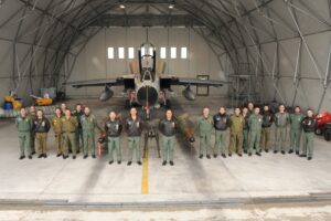 foto gruppo davanti al tornado