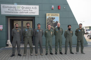 addestramento piloti kuwaitiani foto di gruppo