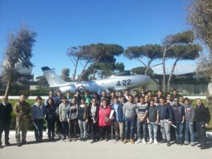 gli studenti dellIstituto Superiore Volterra Elia in visita al 22 Gruppo Radar di Licola