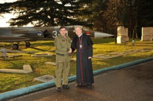 il-Col.-Briancesco-saluta-Monsignor-Marciano