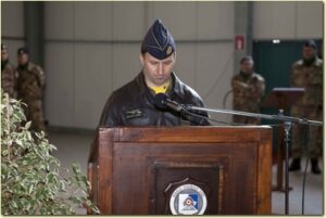 il Colonello Massucci comandante subentrante della T.F.A. durante il suo discorso