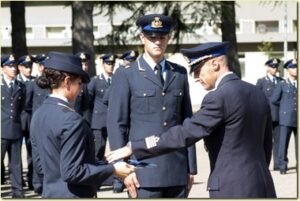 il-Comandante-consegna-i-gradi-al-capocorso