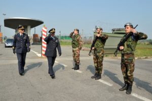 il-Comandante-della-Prima-Regione-Aerea-al-suo-arrivo-a-Cameri-
