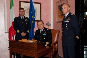 il Gen Girardi firma l albo d onore