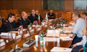 il Gen. Lodovisi ed il Gen. Levy nella Sala Riunioni Internazionali