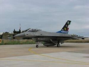 lF-16-celebrativo-in-rullaggio
