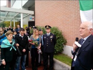 momento della cerimonia alla presenza del Col Riggio ed i familiari delle vittime