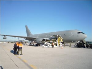 aereo militare su terraferma