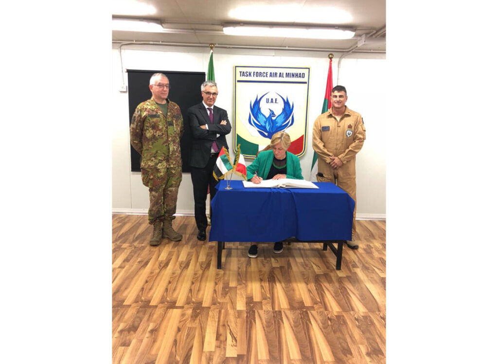 pinotti_visita_contigenti_antidaesh_