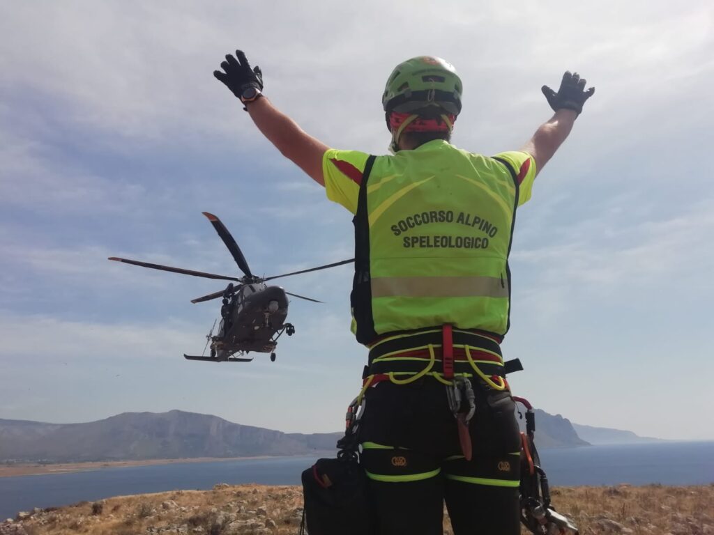 RICERCA E SOCCORSO: ESERCITAZIONE CONGIUNTA IN ZONA IMPERVIA PER C.N.S.A.S. SICILIA E 82° CENTRO C.S.A.R. DI TRAPANI - Aeronautica Militare