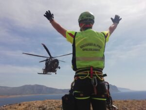 RICERCA E SOCCORSO: ESERCITAZIONE CONGIUNTA IN ZONA IMPERVIA PER C.N.S.A.S. SICILIA E 82° CENTRO C.S.A.R. DI TRAPANI - Aeronautica Militare