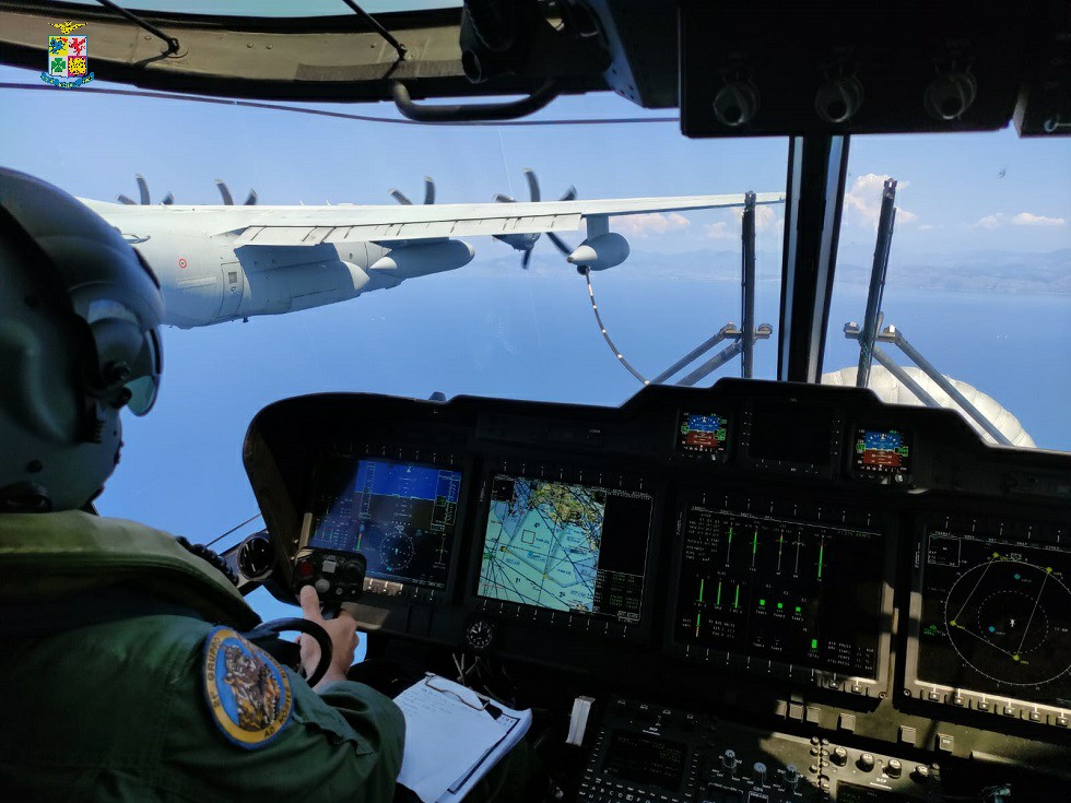 PRIMO RIFORNIMENTO IN VOLO PER L'ELICOTTERO HH-101A DEL 9° STORMO DI GRAZZANISE - Aeronautica Militare