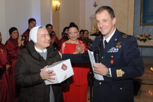 consegna pacco solidarietà a lecce