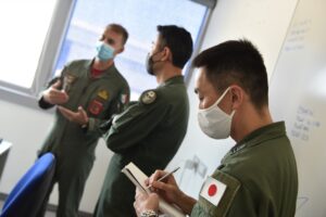 visita delegazione giapponese al 61 stormo Lecce_foto briefing