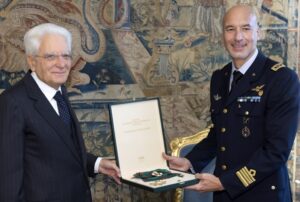 Il Presidente Mattarella conferisce l'Onorificenza di Cavaliere di Gran Croce dell'OMRI all'astronauta Luca Parmitano - Aeronautica Militare