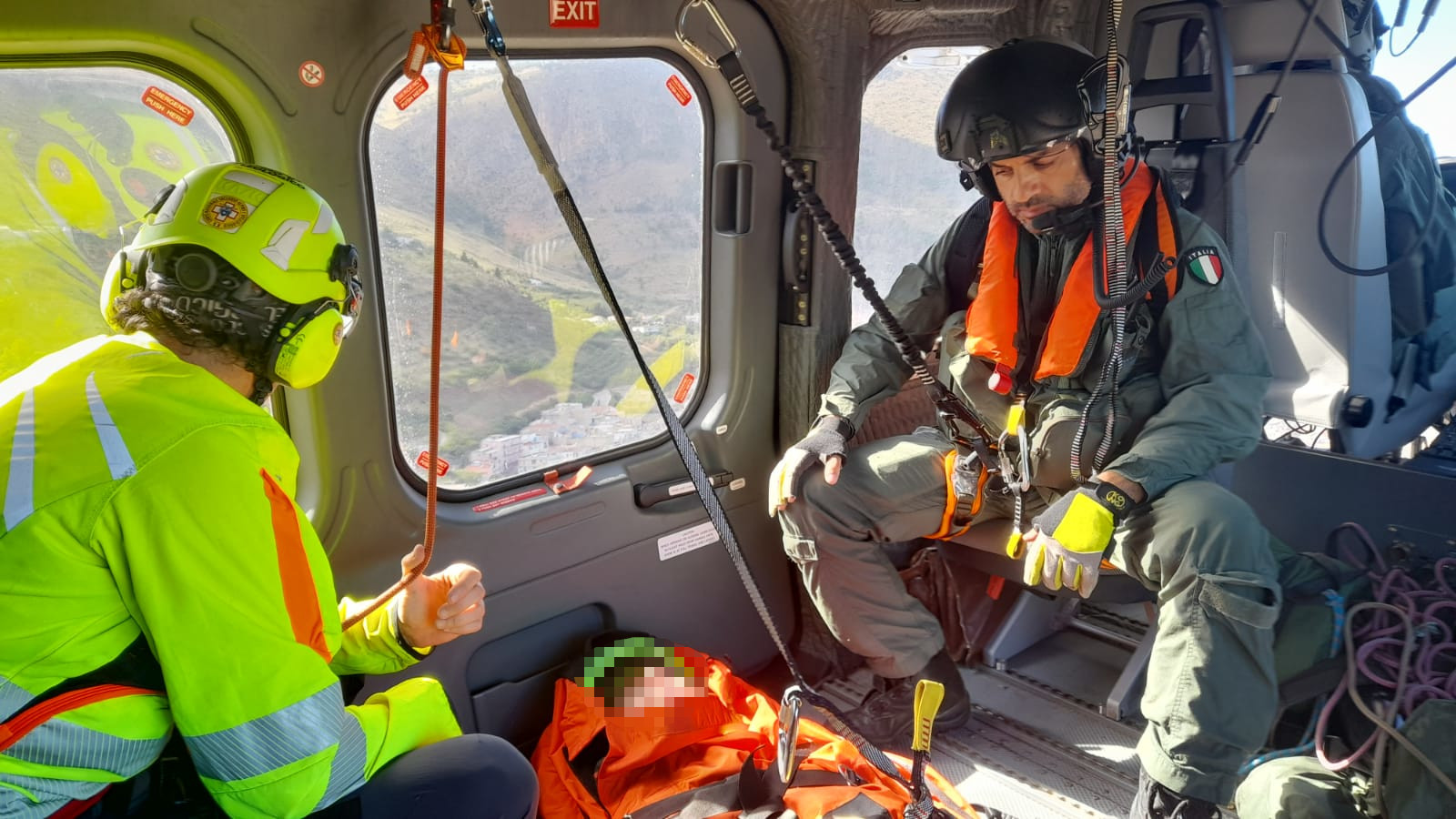 Elicottero 82° centro c/sar recupera turista ferita durante escursione ...