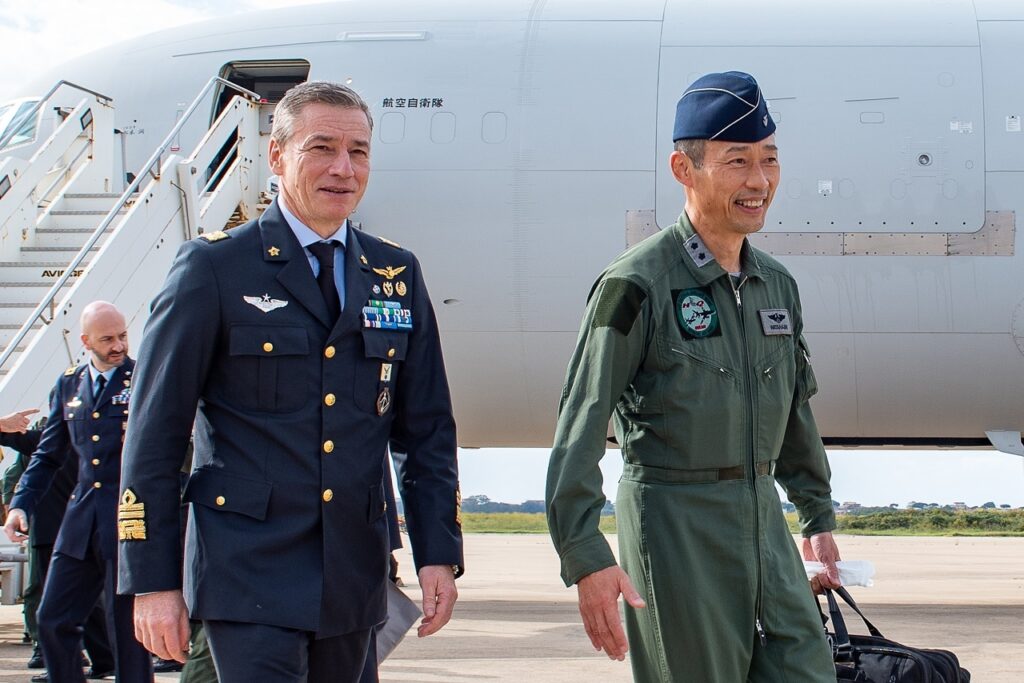 Tanker KC-767: visita di una delegazione giapponese al 14° stormo - Aeronautica Militare