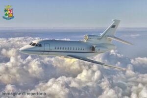 Falcon 900