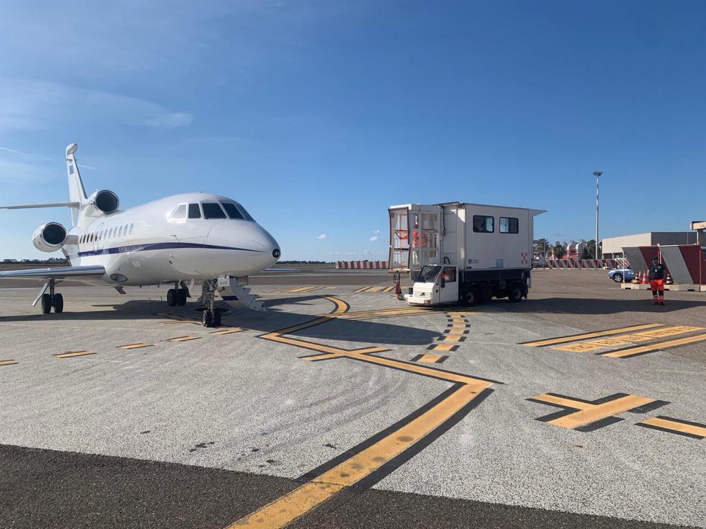 Bimbo in pericolo di vita: velivolo Aeronautica Militare lo trasporta da Lamezia Terme a Napoli - Aeronautica Militare