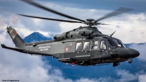 Soccorso Aereo: elicottero dell'Aeronautica Militare impegnato nel recupero e nel trasporto sanitario d'urgenza di un passeggero da nave traghetto - Aeronautica Militare