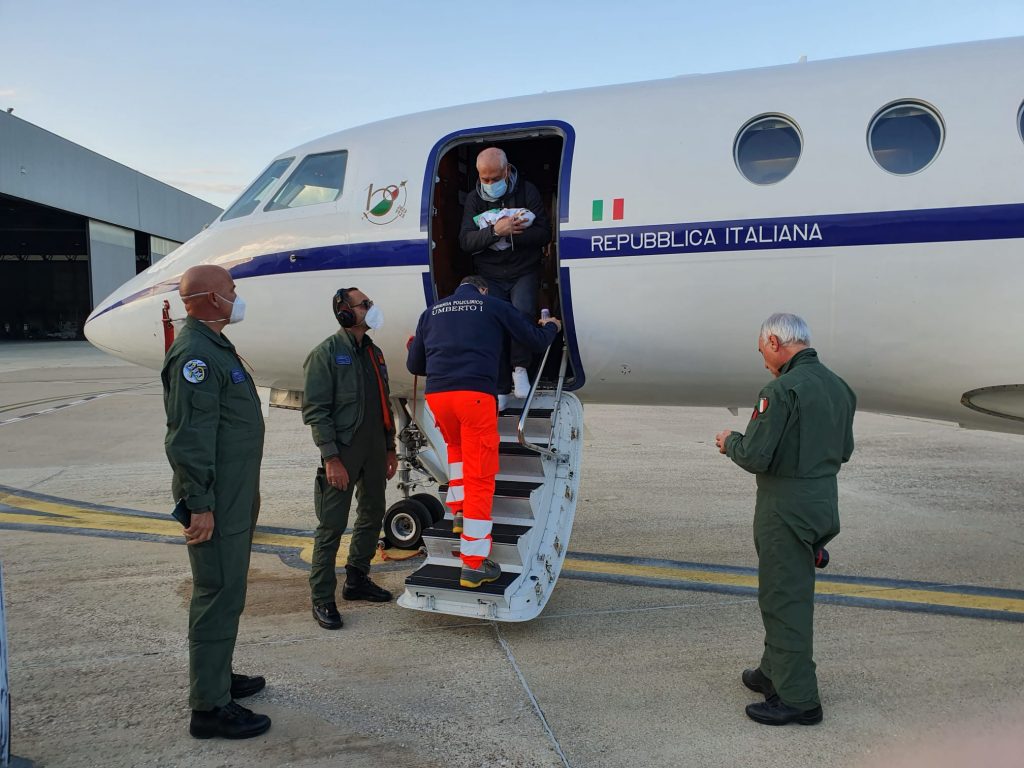 soccorsi salgono in aereo