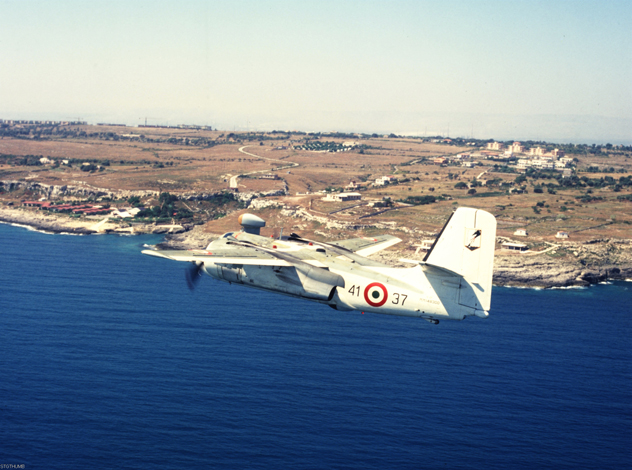 GRUMMAN S2F TRACKER in volo- Aeronautica Militare