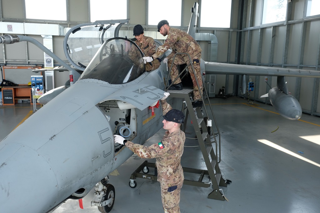 Manutentori aeronautici in attività pratica