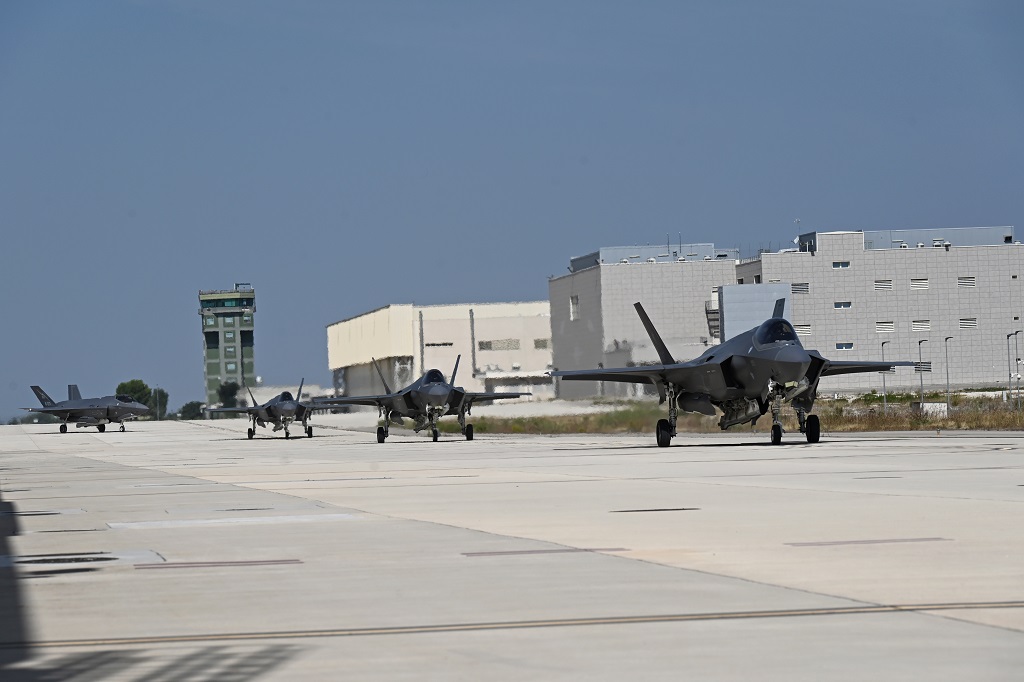 Rientrati in Italia i velivoli e il personale che hanno preso parte alla campagna aerea dell'Indopacifico - Aeronautica Militare